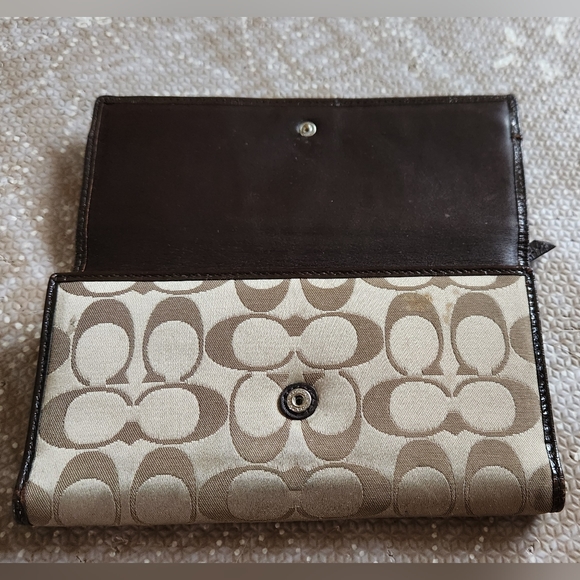 Coach Soho Pleated Signature Slim Envelope Wallet - Picture 4 of 5